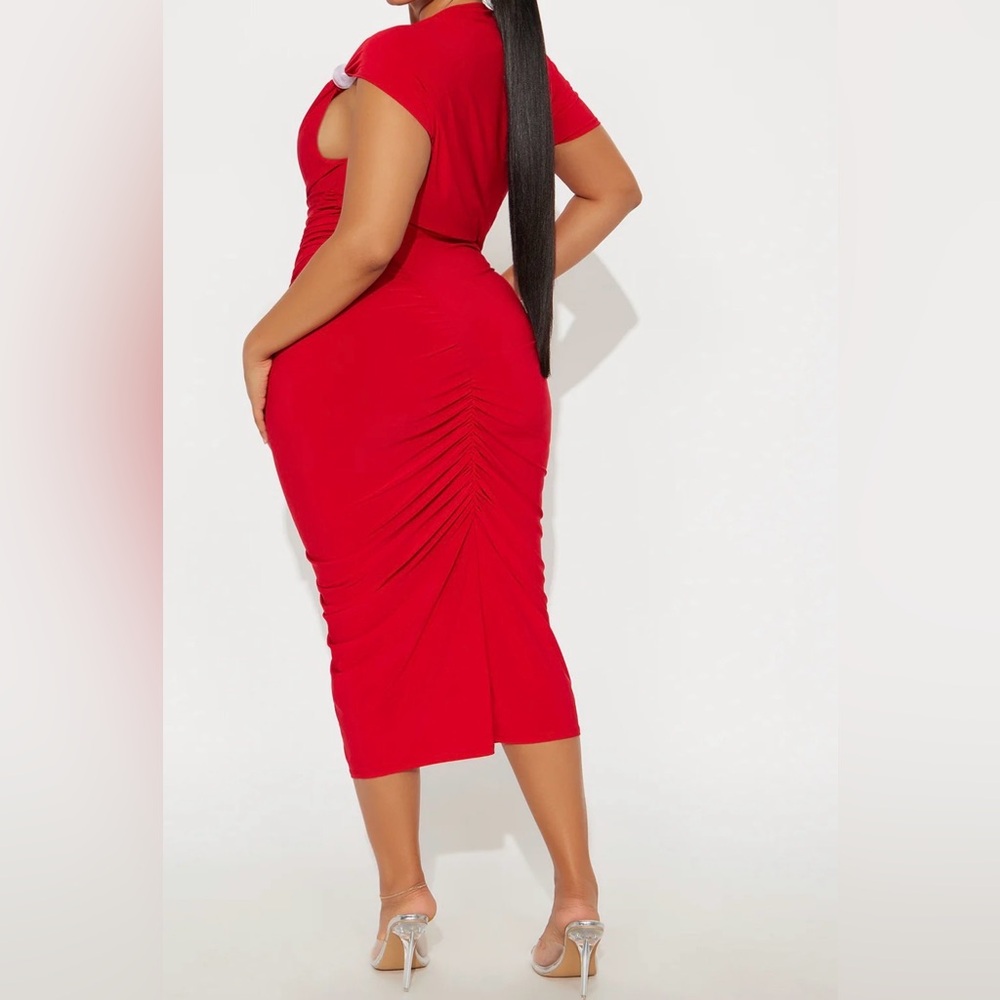 Plus Size Red Ruched Dress - Picture 4 of 9